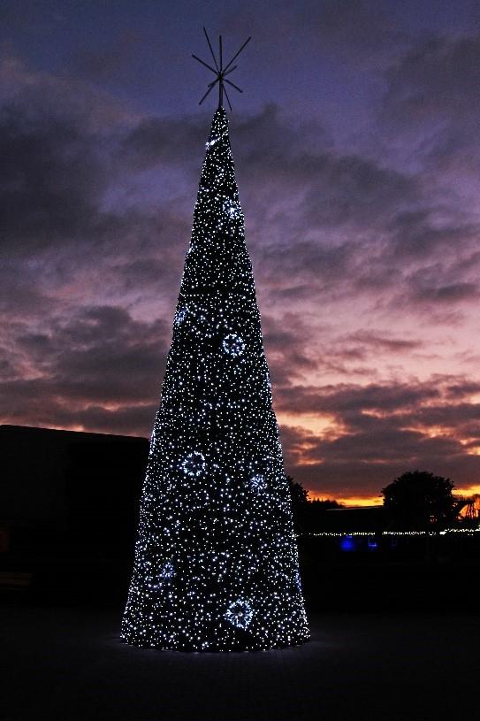 Magical Musical Christmas Tree Paultons Park