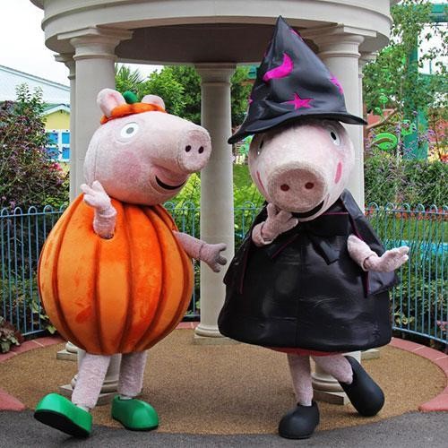 Peppa Pig and George Pig at Halloween